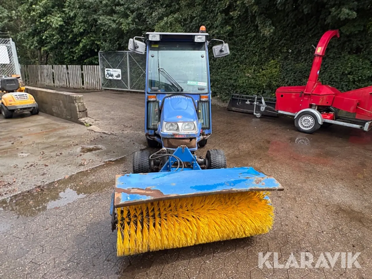 Billede 8 - Traktor Iseki TXG 23 med kost og saltspreder