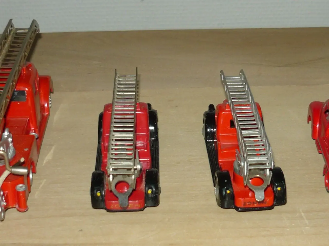 Billede 3 - 2  Originale Brandbiler