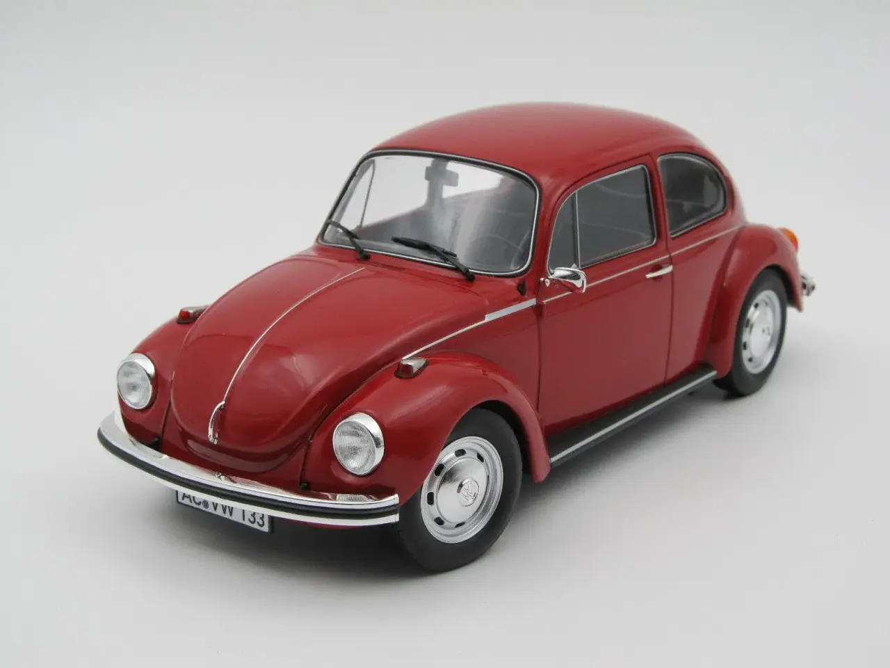 Billede 1 - 1973 VW Bobbel 1303 detaljeret samler model 1:18