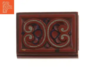 Vintage serviet-holder i smuk udskåret træ (str. 10,5x7,5x4,5 cm)