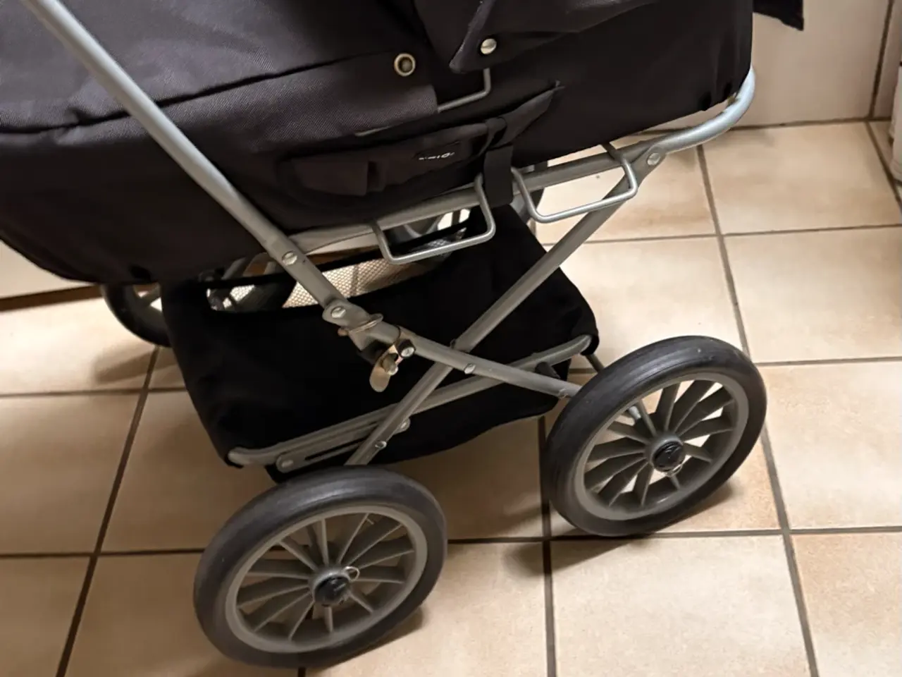 Billede 2 - BRIO Dukkevogn med Baby Born dukke.