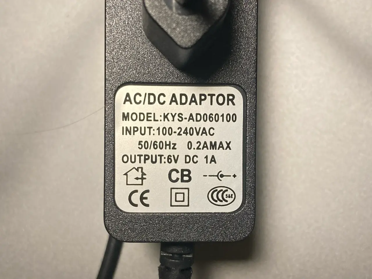Billede 1 - AC/DC strømforsyning KYS-AD060100 6V 1A adapter