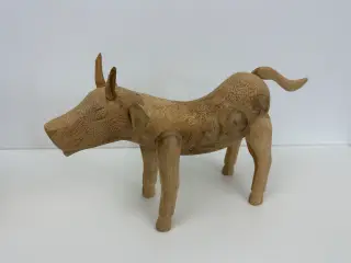 Ko figur / skulptur i træ