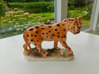 Leopard porcelæns figur i vintage stil