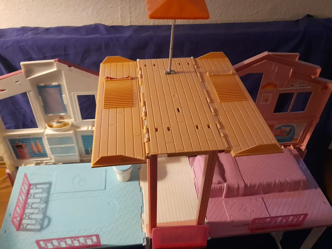 Billede 2 - Foldbar Barbie dukkehus med elevator.