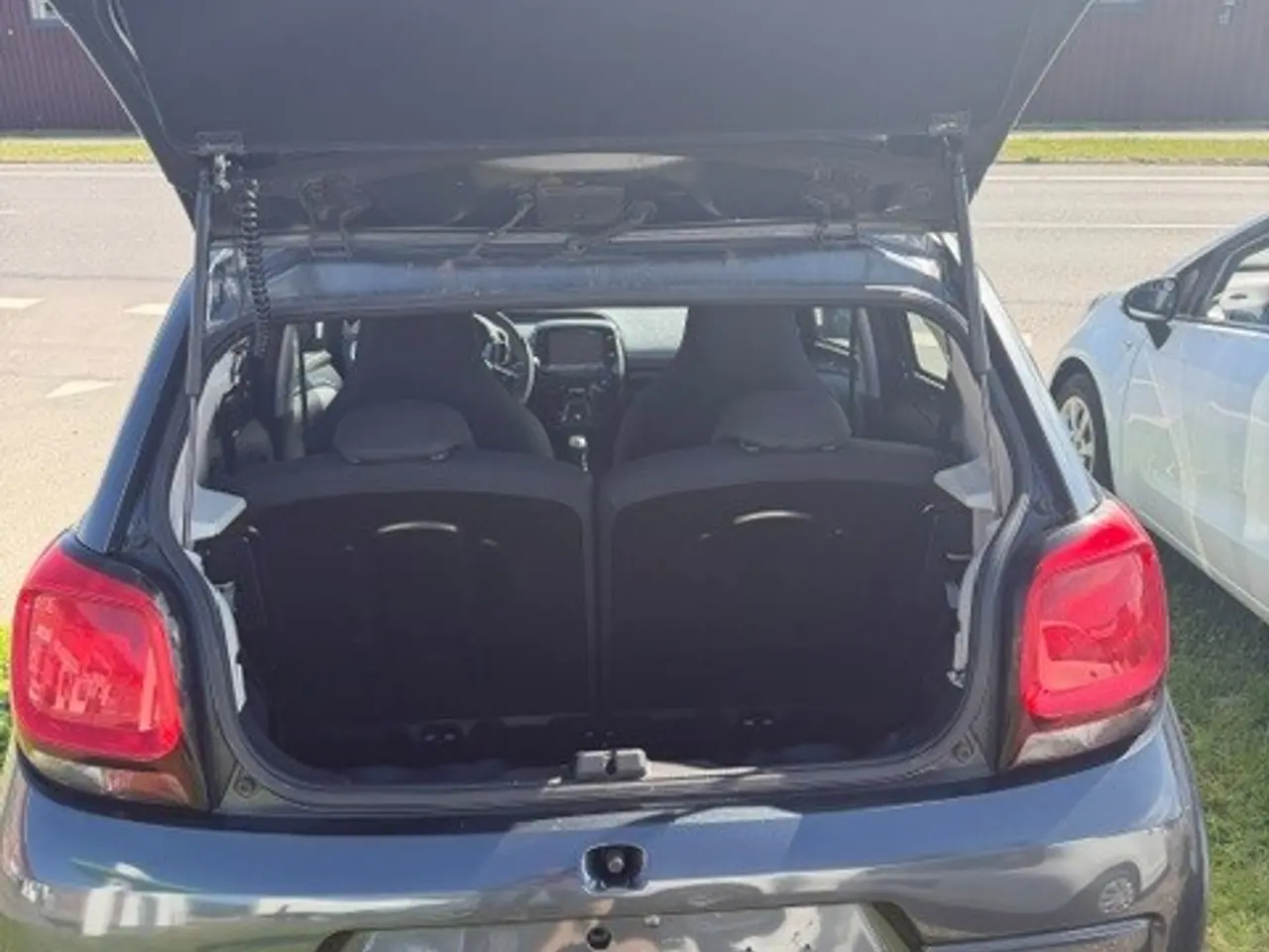 Billede 3 - Velkørende og nysynet Citroen C1