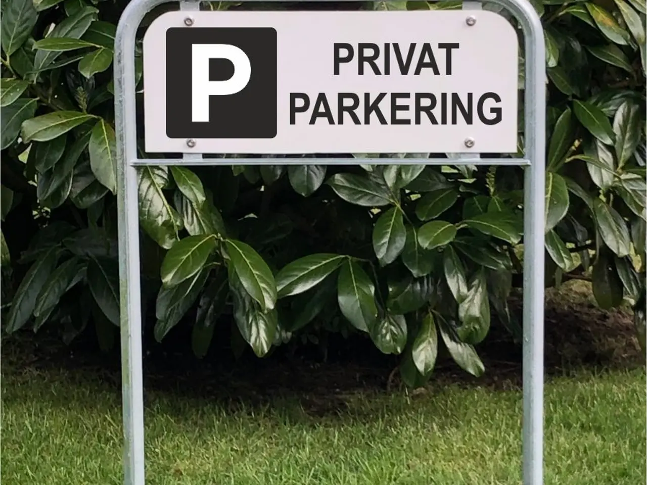 Billede 3 - Skilt i alu. på stander med tekst