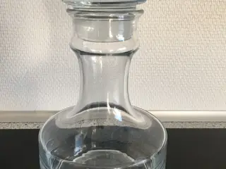 To karafler og en isspand.