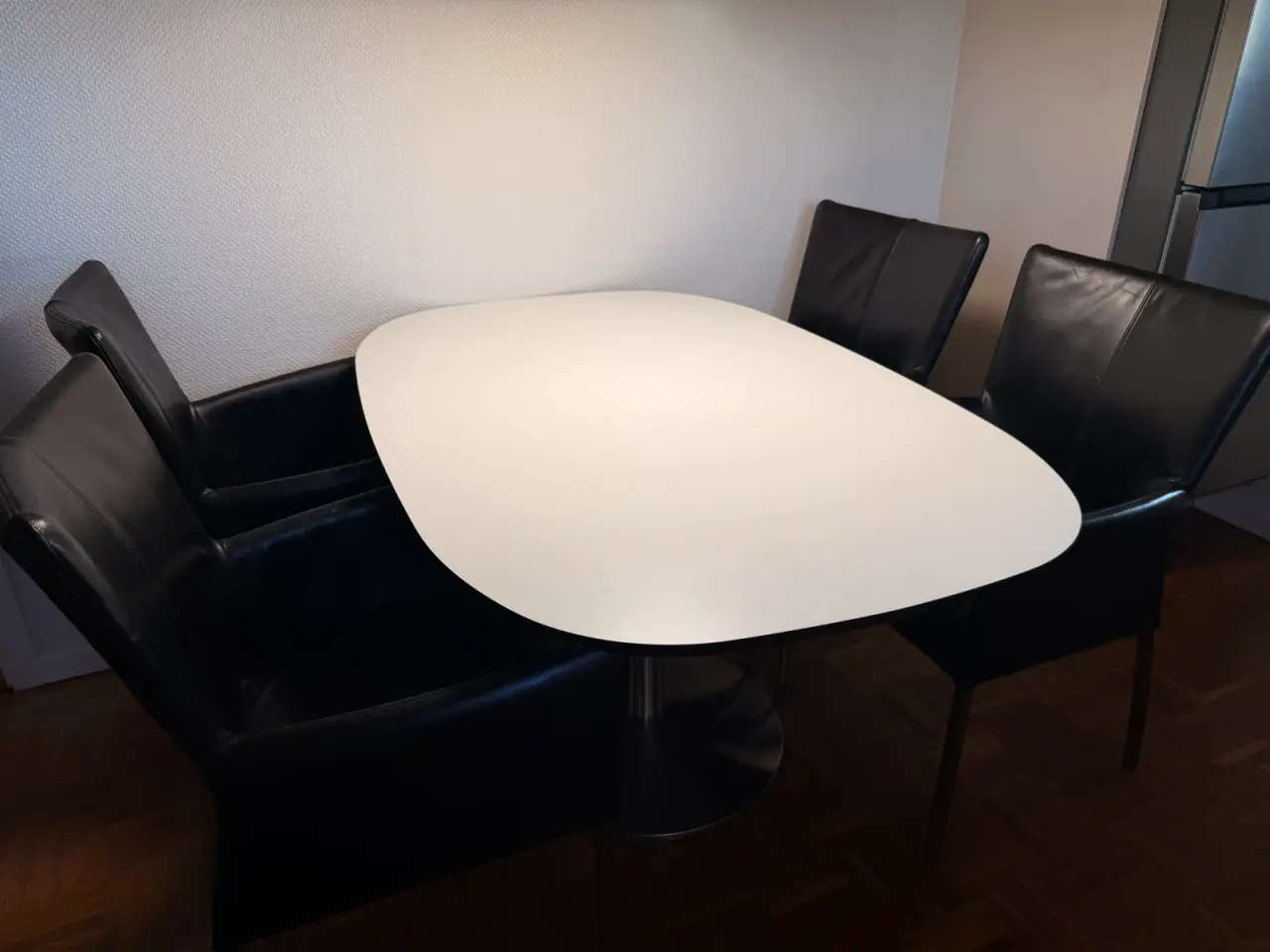 Billede 2 - Spisebord + 4 stole