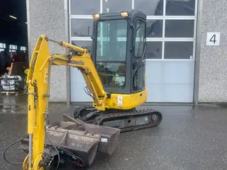 Komatsu PC16R-3HS Inkl. 2grave skovle og tilskovl.