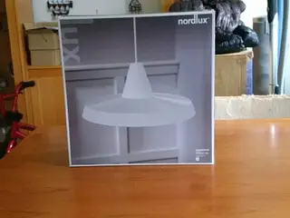 Hvid nordlux lampe helt ny