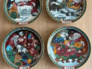 3 Bing & Grøndahl Santa Claus Collection platter