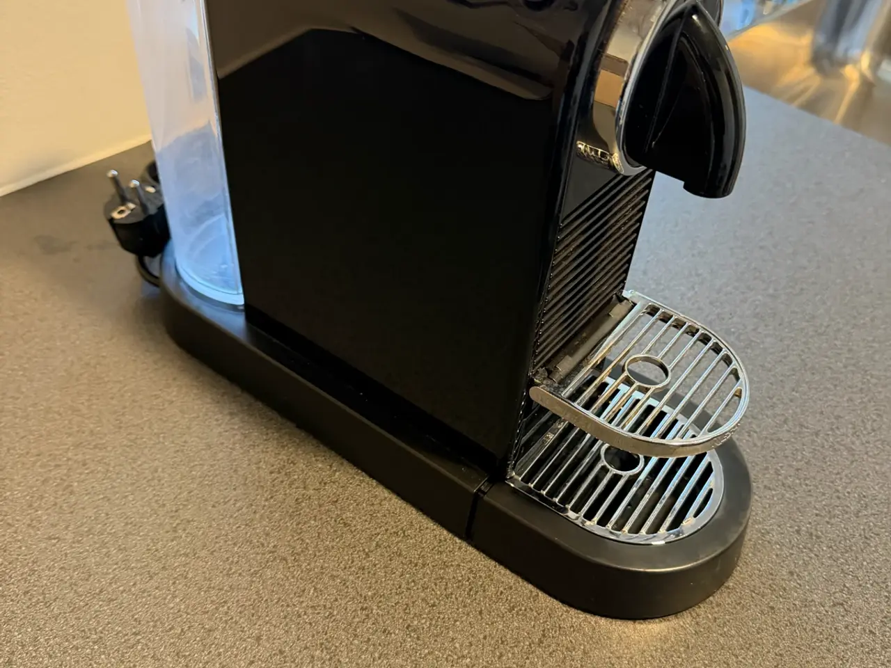 Billede 3 - Nespresso kapsel kaffemaskine sort med mælkeskumme