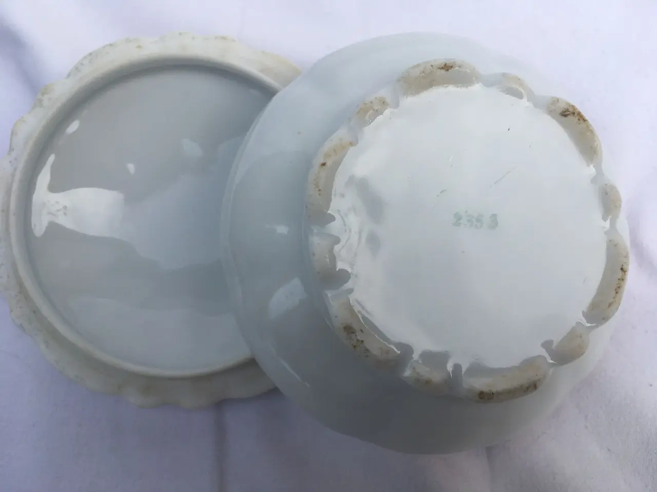 Billede 2 - Rund porcelæn bonbonniere