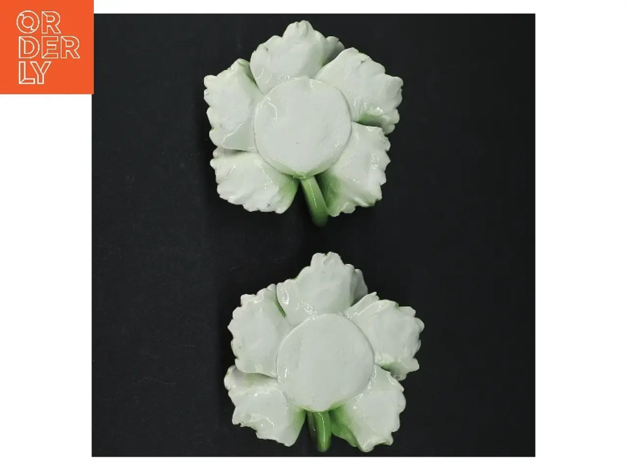 Billede 3 - Keramik lysestager med bladdesign (str. Ø. 11,5 cm. h. 6 cm)