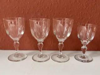 4 gamle, mundblæste glas.