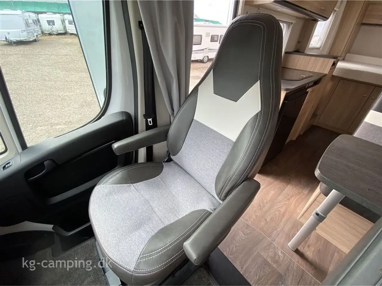 Billede 12 - 2021 - SunLight VAN V67S   Velholdt autocamper med fritstående dobbeltseng