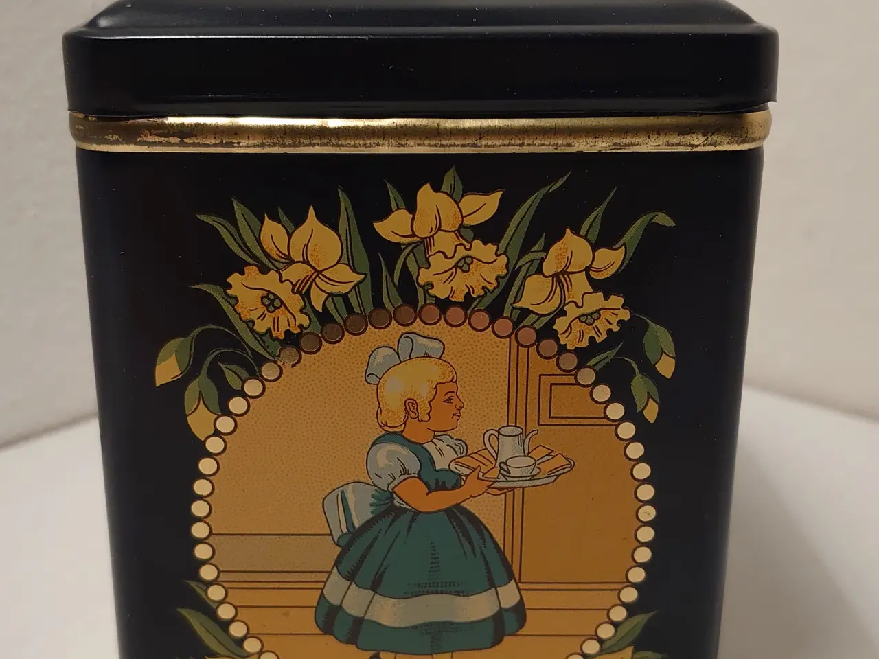 Billede 1 - Irma dåse: Firkantet med 5 forskellige motiver.