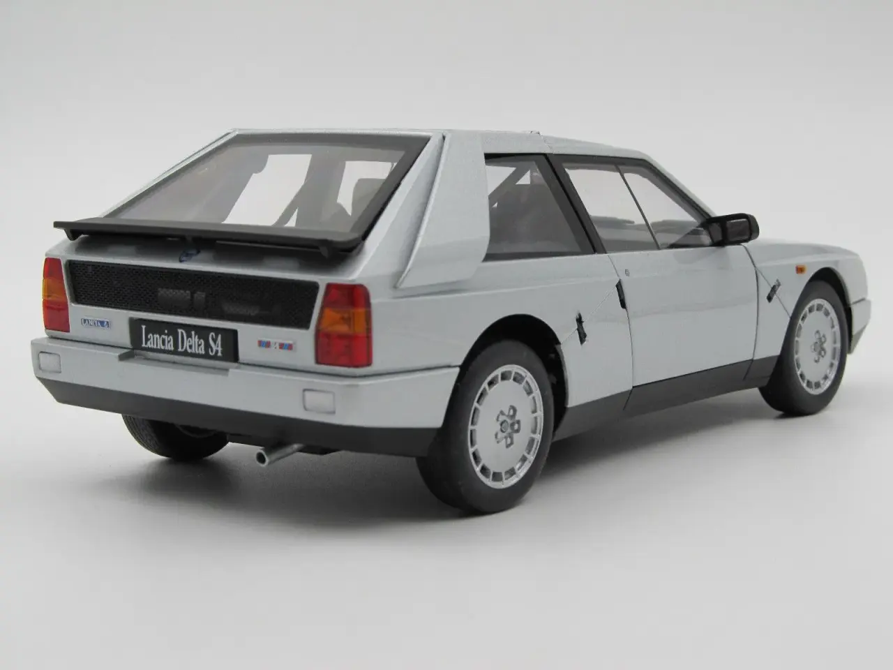 Billede 3 - 1985 Lancia Delta S4 1:18 - AUTOart
