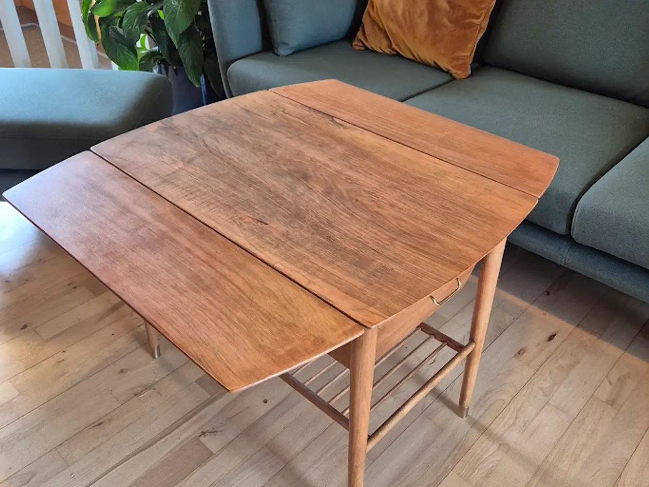 Billede 5 - Sybord i teak med skuffe