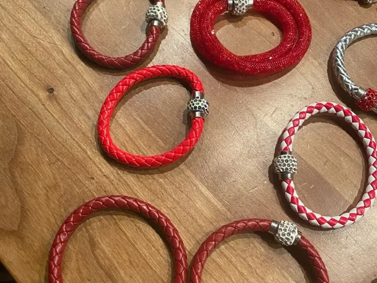 Billede 4 - Flotte røde armbånd
