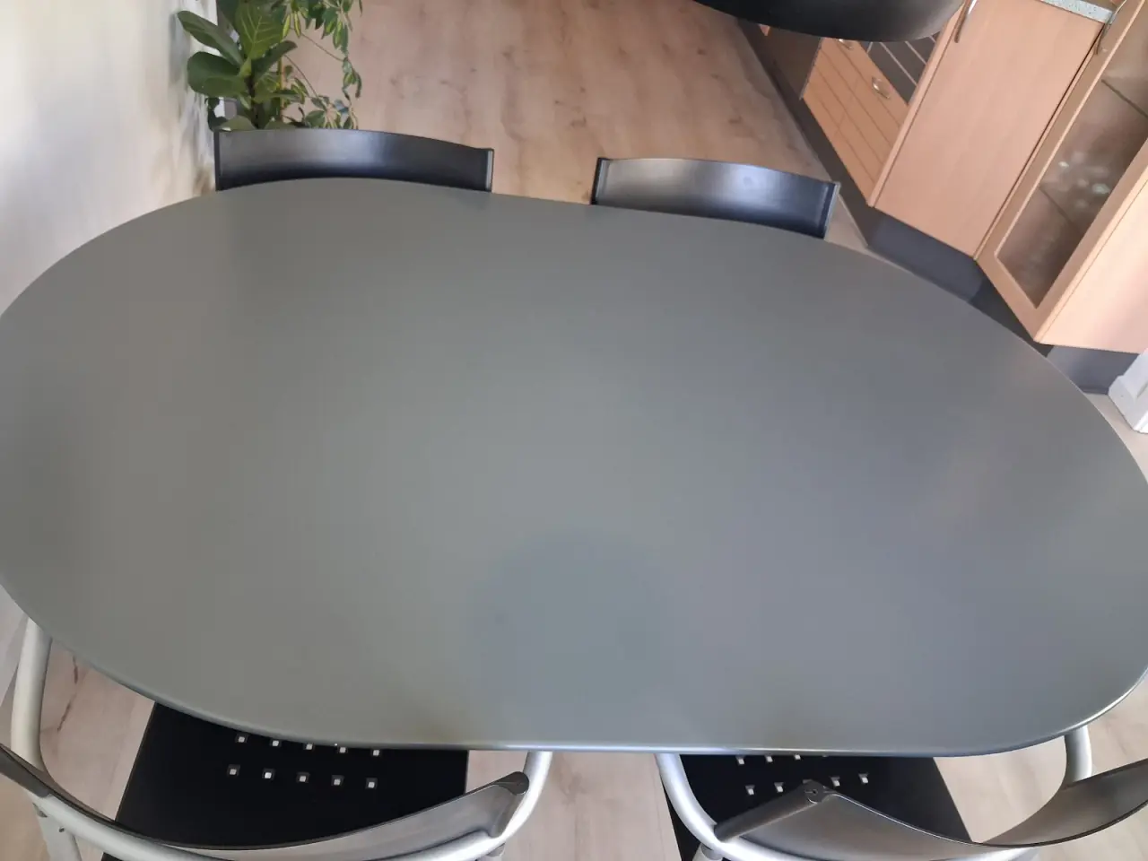 Billede 6 -  Unikt spisebord med 4 stole – 