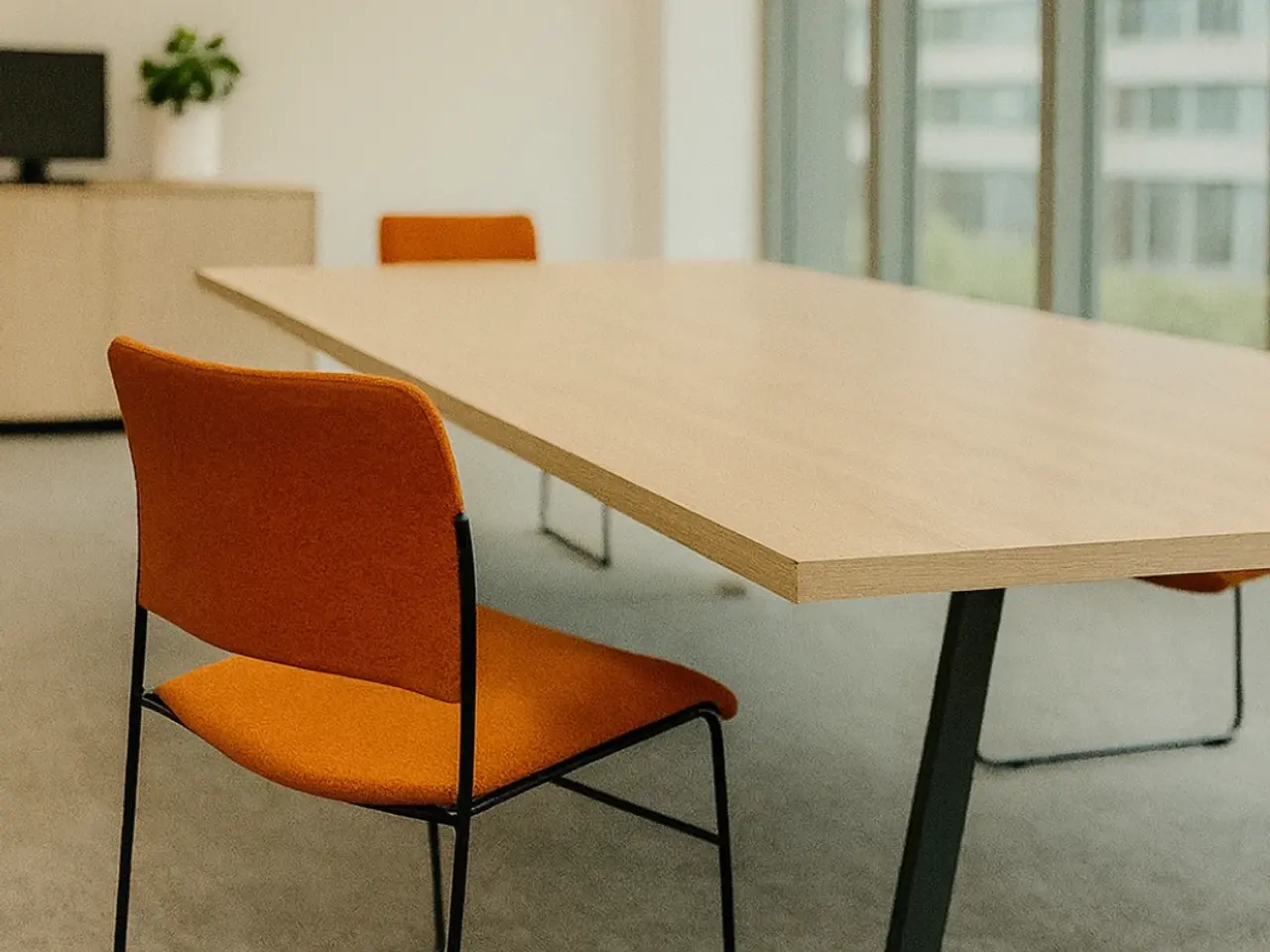 Billede 2 - HOWE 40/4 Stol – Orange med Sort Stel