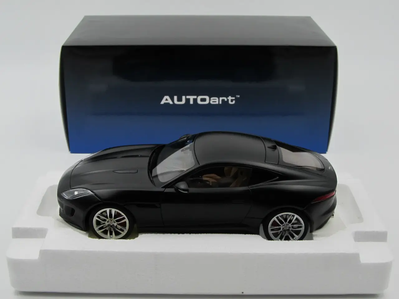 Billede 8 - 2015 Jaguar F-Type R - AUTOart - 1:18