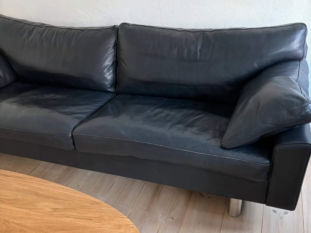 Billede 3 - HJ Møbler sort lædersofa 3 Pers.