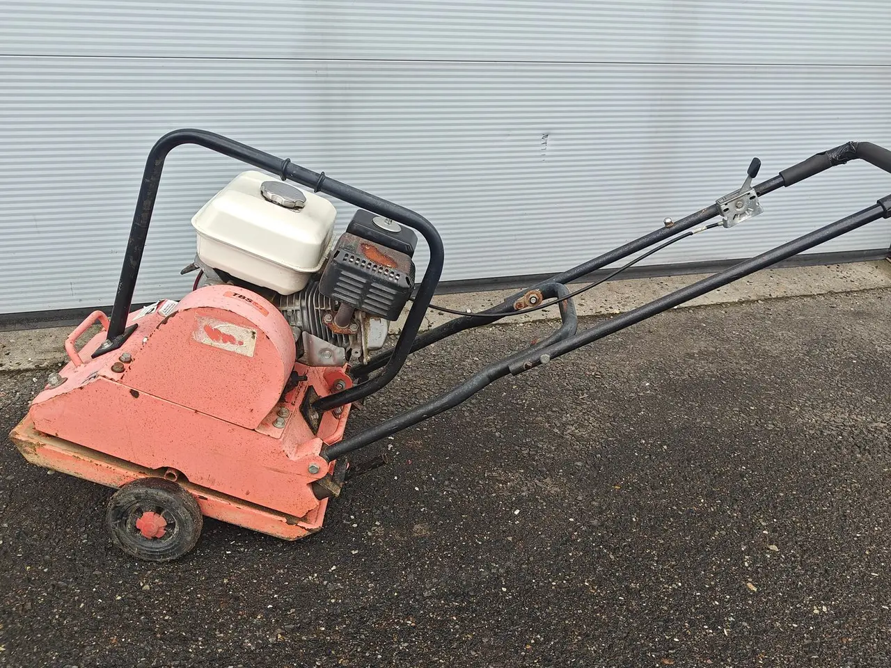 Billede 2 - - - - 75kg pladevibrator med Honda motor