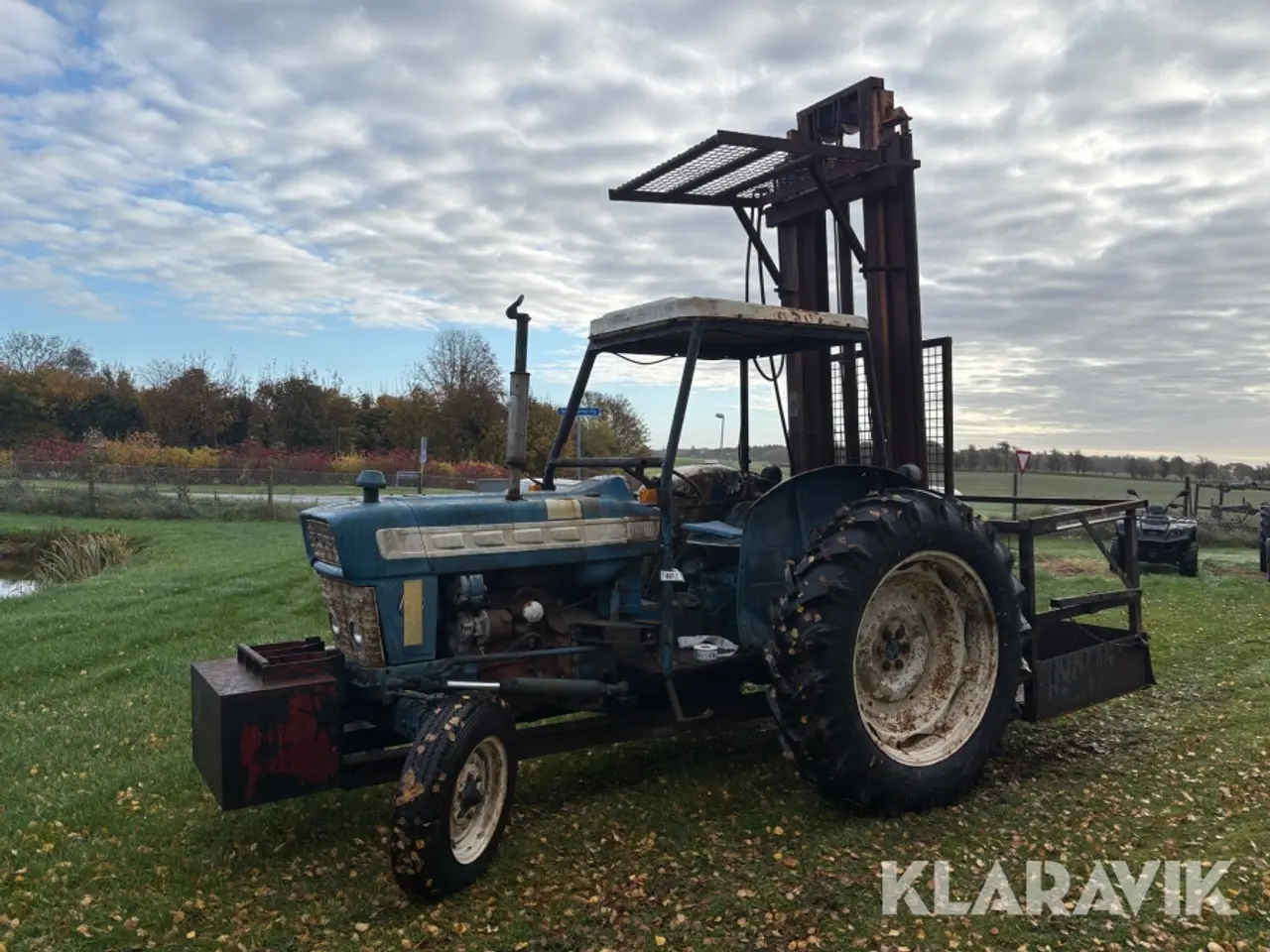 Billede 1 - Veterantraktor Ford 4000 med byggelift