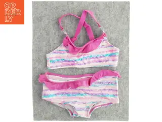 Bikini (str. 104 til 110)