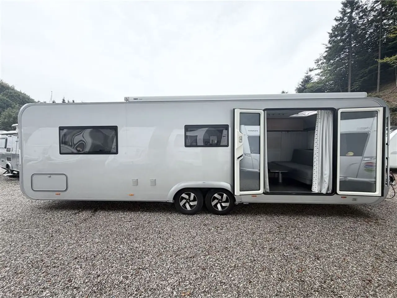 Billede 3 - 2022 - Adria Astella 754 DP Queensbed-Alde-Gulvvarme-El Thule markise