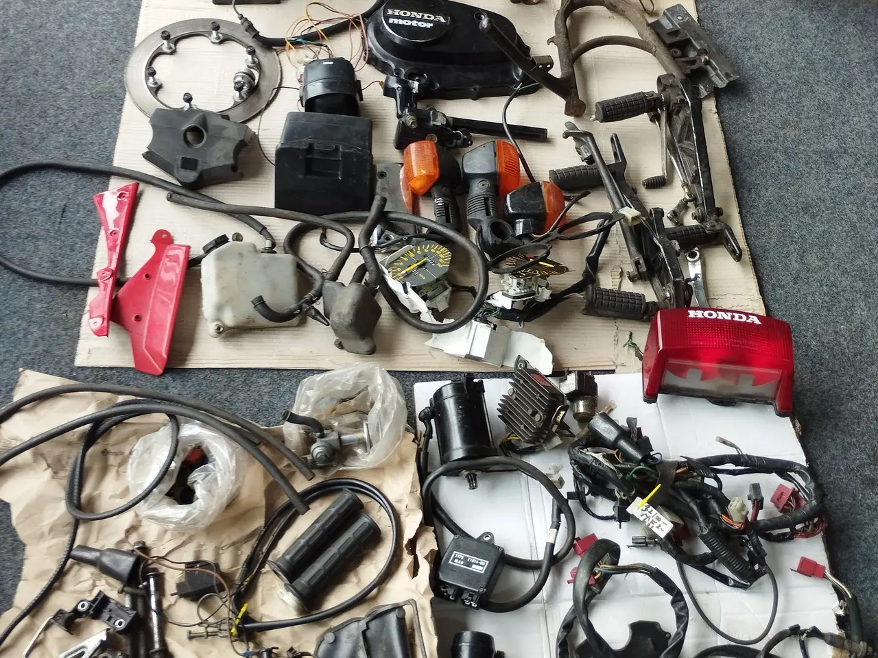 Billede 1 - Reservedele til Honda VF 500 ( se%)