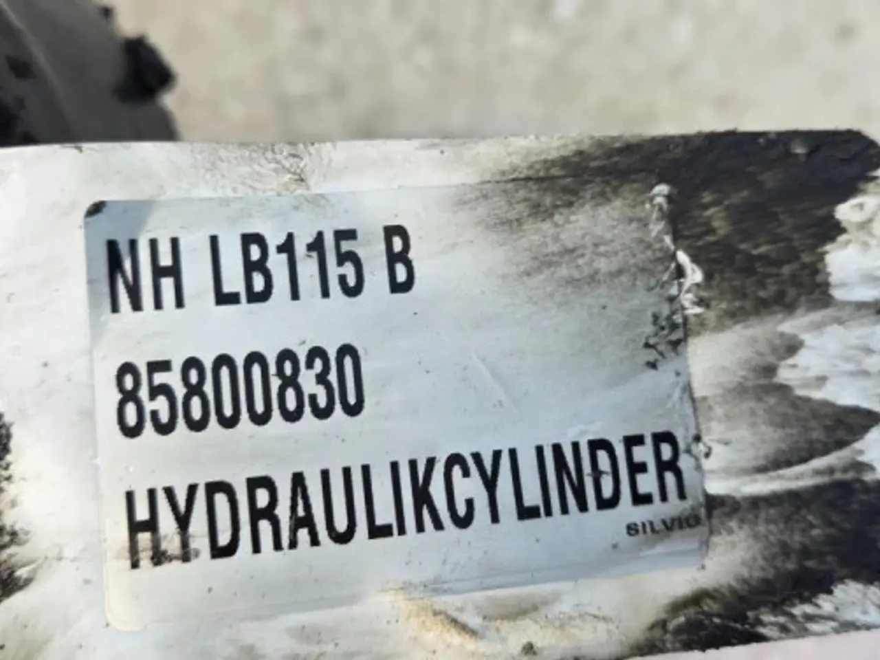 Billede 19 - New Holland LB115B Cylinder 85800830