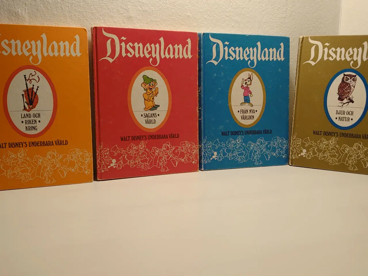 Billede 1 - 4stk Disneyland bøger fra 1969, Ca 256 s. Svenske
