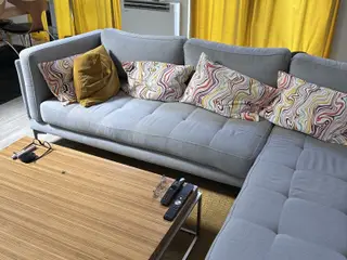 Grå chaiselong hjørnesofa 1,5 år gammel