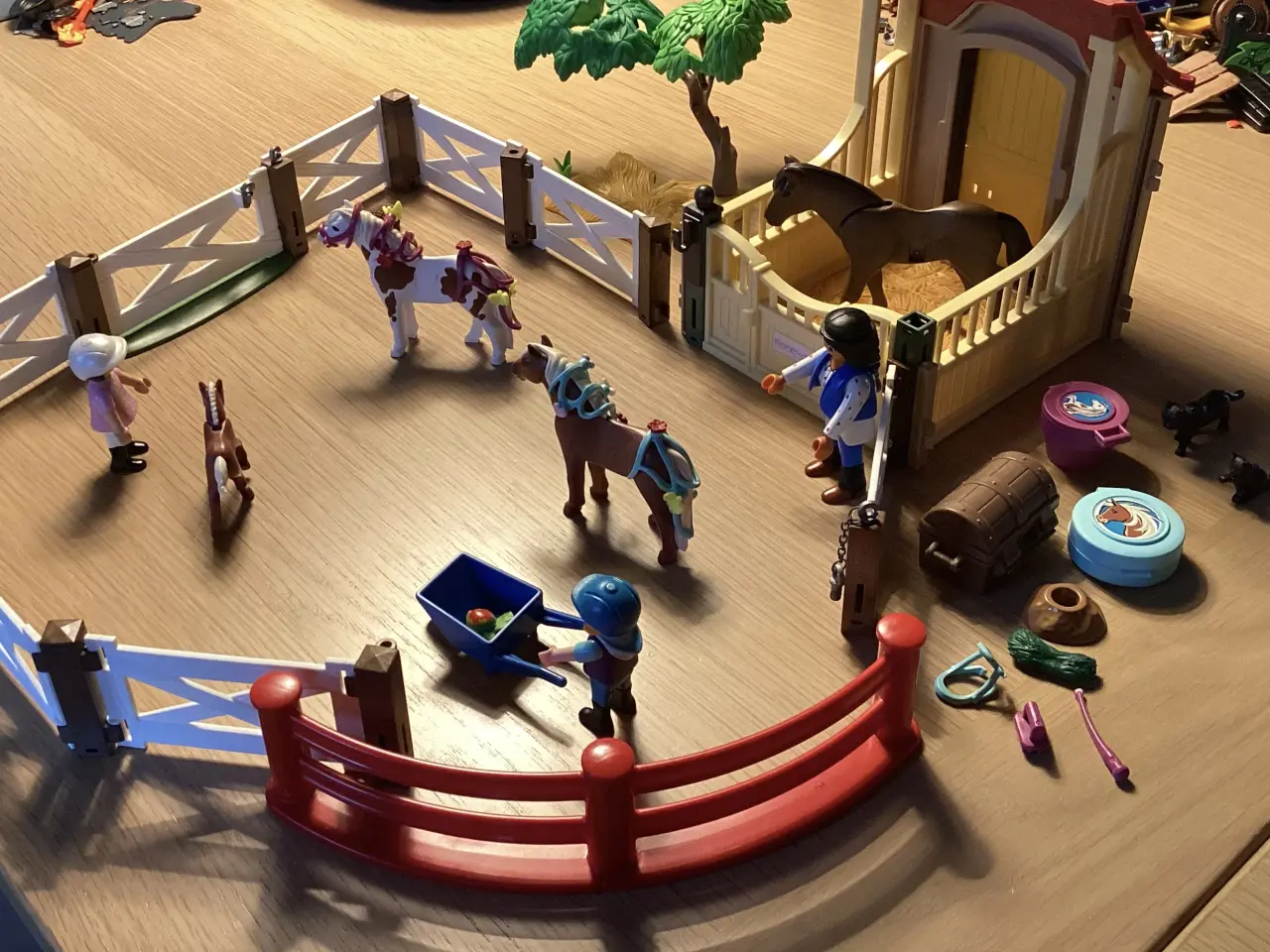 Billede 1 - Lidt fra en rideskole i Playmobil