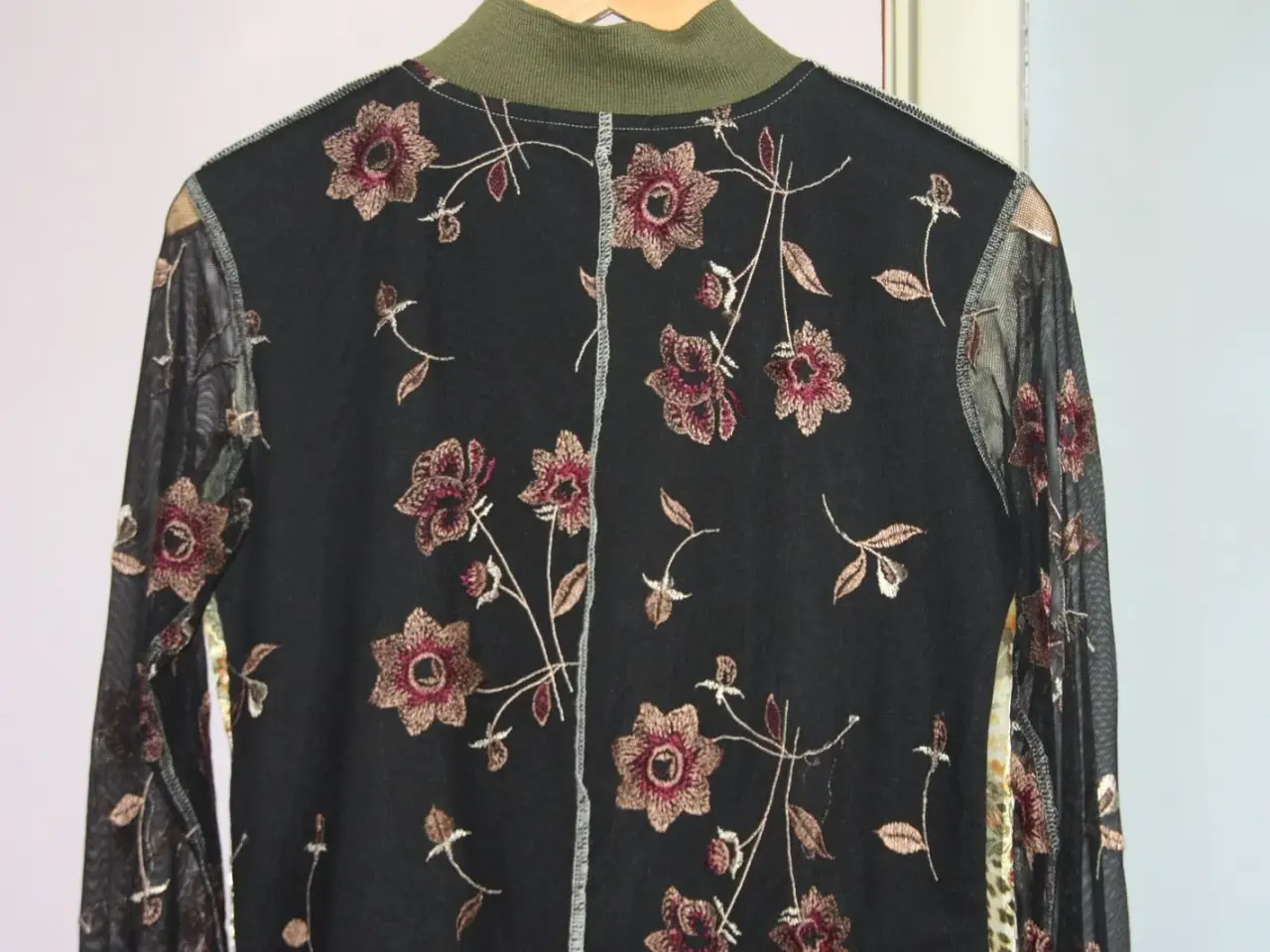 Billede 6 - Cardigan / bluse med lynlås fra Uldahl