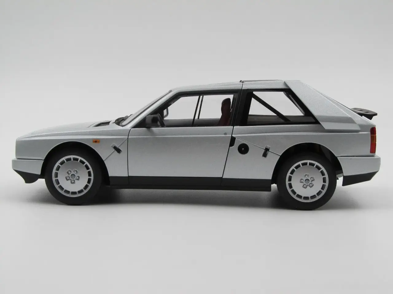 Billede 2 - 1985 Lancia Delta S4 1:18 - AUTOart