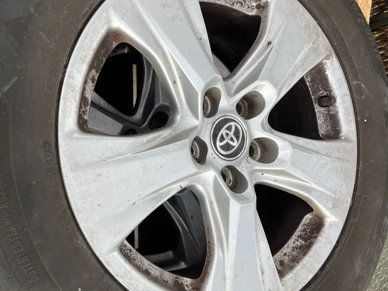 Billede 1 - Dæk på fælge til Toyota RAV4