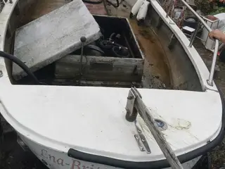 Båd - Tidligere ål fisker båd, med indendørs hytte