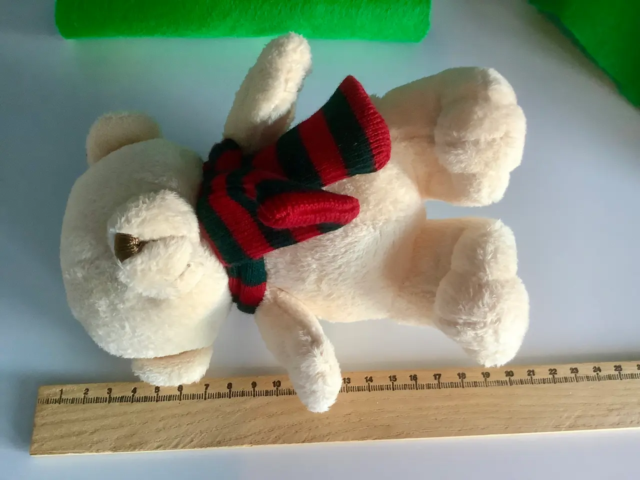 Billede 4 - Hvid bamse med halstørklæde.
