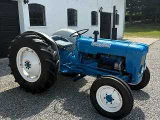 Fordson Dexta diesel
