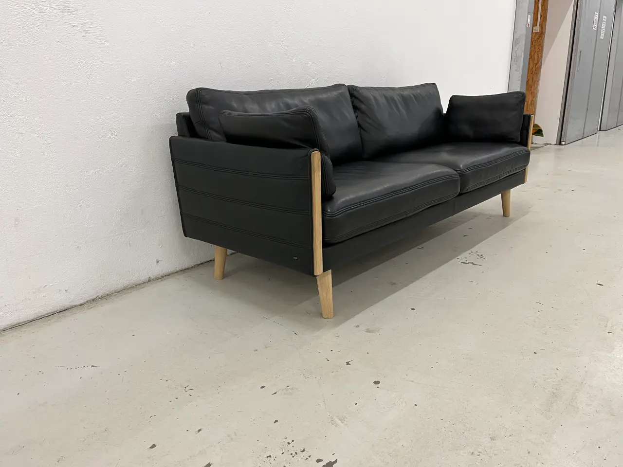 Billede 4 - Horisont BD 3 Pers.Sofa i sort semianilin læder.
