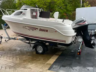Ørnvik 420 kabinebåd med Mariner motor Brenderup 