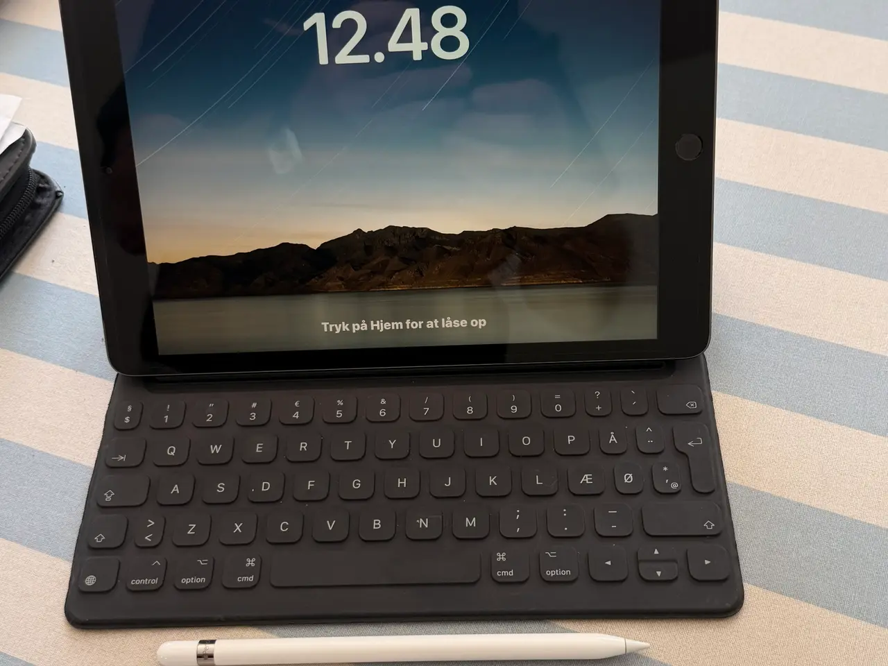 Billede 10 - Komplet iPad med tastatur, pen samt med sim kort