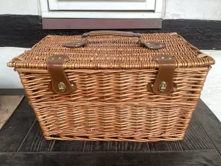 Bambus picnic kurv med indhold