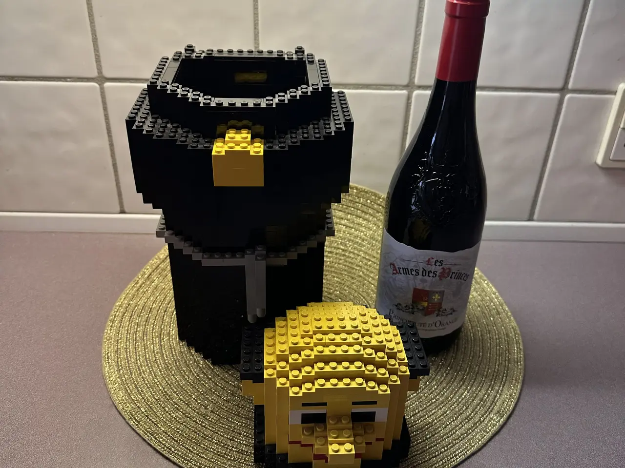 Billede 3 - Unik LEGO vinflaskeskjuler som ”MUNK”