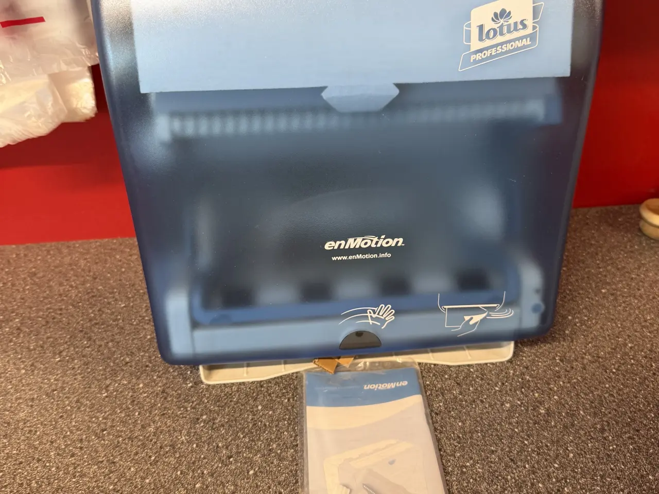 Billede 1 - enMotion papirhåndklæde dispenser